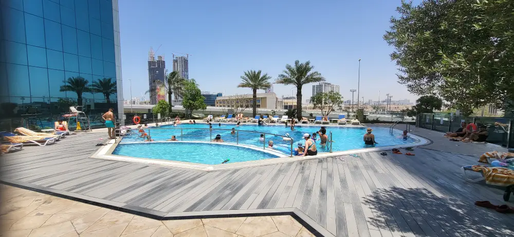 Blick auf das Atana Hotel nahe der Palm Jumeirah