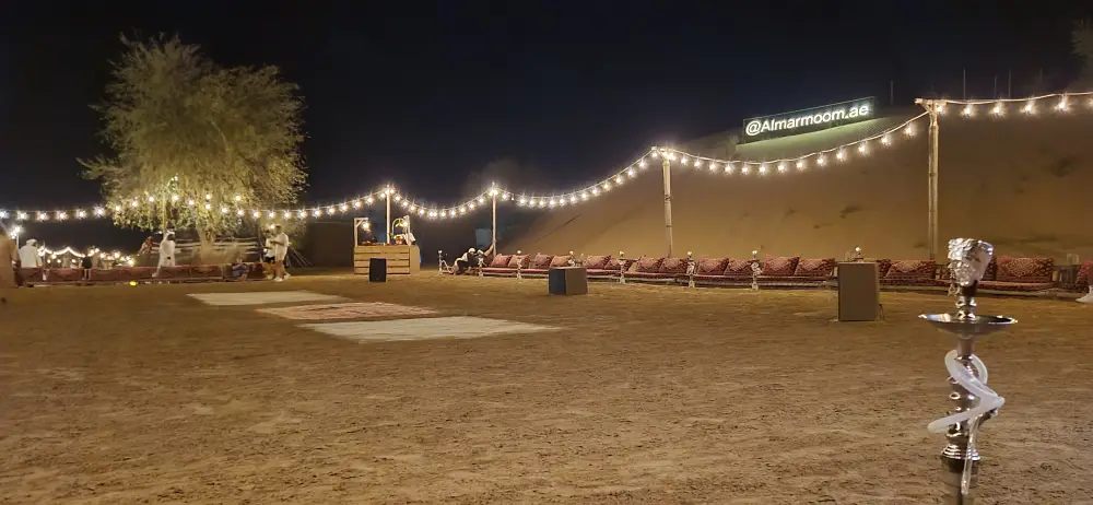Beduinencamp bei Sonnenuntergang während der Wüstensafari