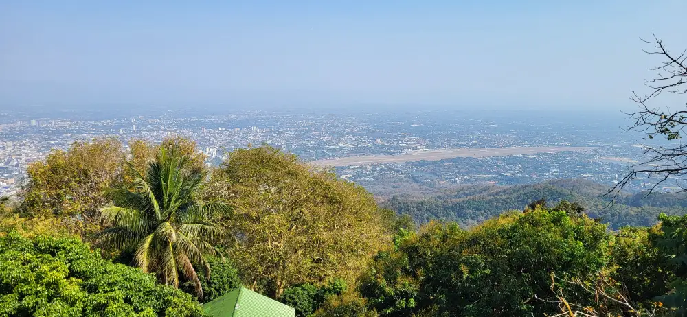 Blick über Chiang Mai vom Wat Phra That Doi Kham