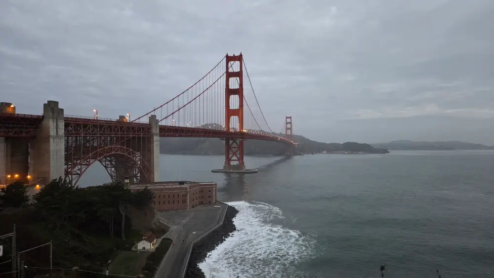 Die Golden Gate Bridge im Sonnenaufgang