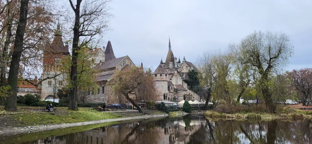 Burg Vajdahunyad im Budapester Stadtpark